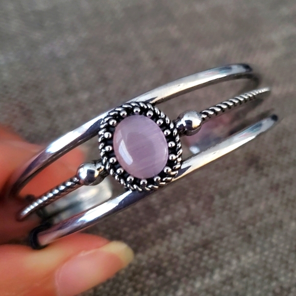 Paparazzi Top of the Charts pink cuff bracelet - Picture 1 of 10
